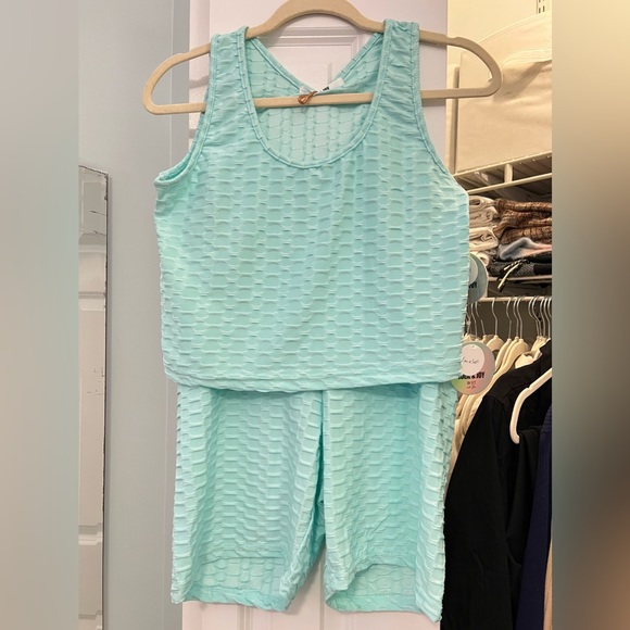 Jolie & Joy cropped top workout set - Picture 2 of 8